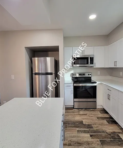 1933 S Palma Pl — Photo 2