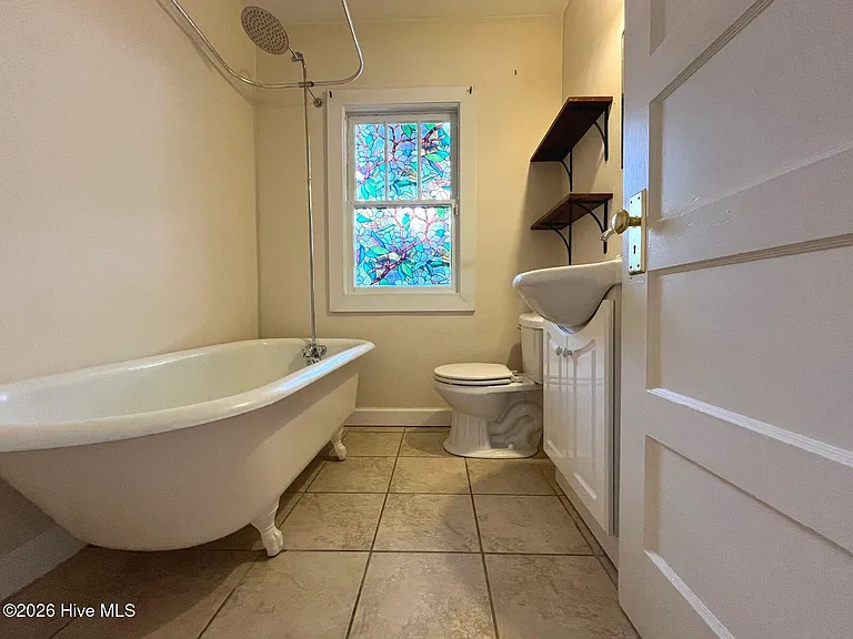380 N Leak St — Photo 16