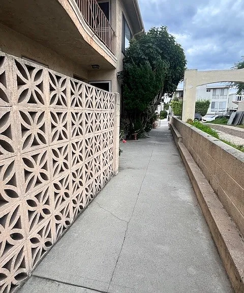1327 Berkeley — Photo 4