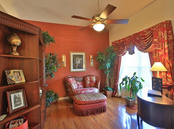 4th image of 18 Fernmeadow Ln