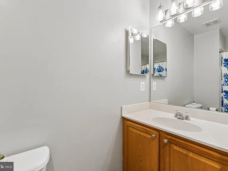 12047 Kemps Landing Cir — Photo 20