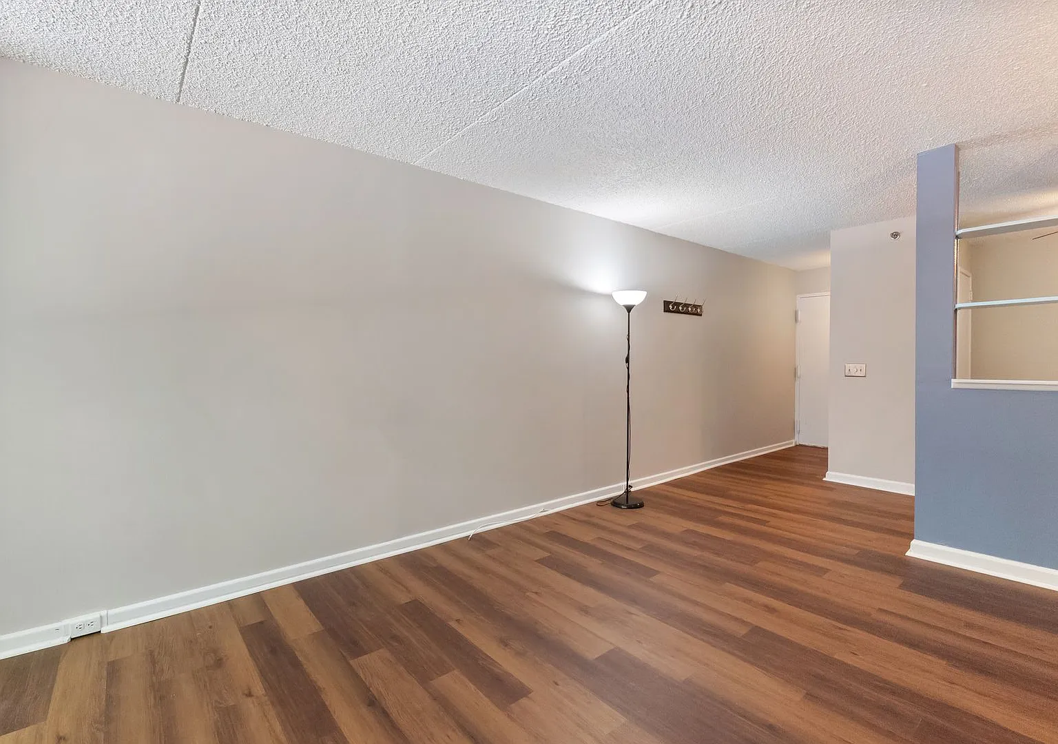 Spacious 2BR Condo in the Heart of Alexandria | Prime Location & Great Amenities — Photo 4