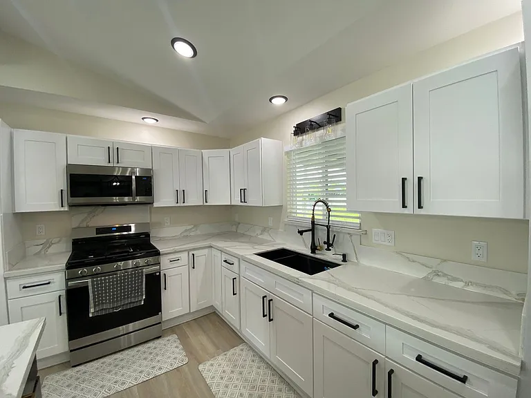 16-2115 Emerald Dr — Photo 3