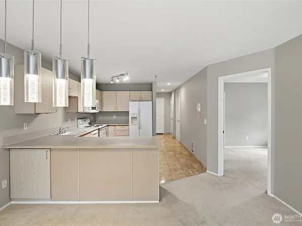 18210 73rd Avenue NE #201, Kenmore, WA 98028