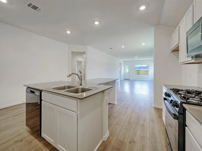 108 Montego St — Photo 9