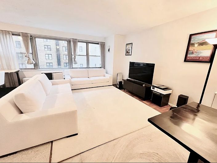 1st image of 15 W 72nd St #B6