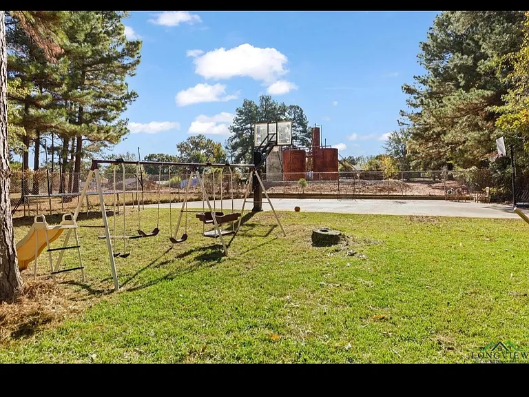 208 Driftwood St — Photo 12