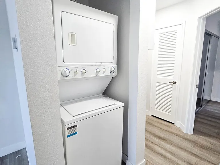 1065 Coronado Ave #203 — Photo 4