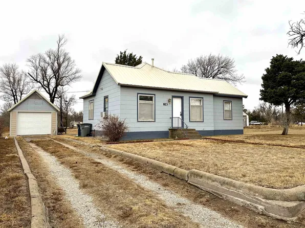 823 S 4th St, Stockton, KS 67669
