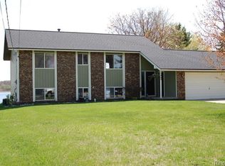 1545 Nancy G Ln, Orion, MI 48359