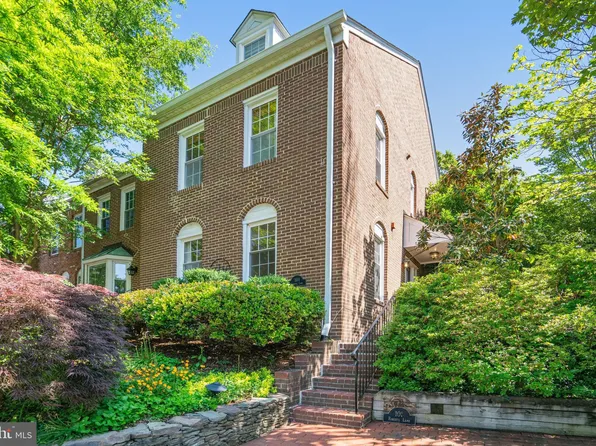 101 Roberts Ln, Alexandria, VA 22314