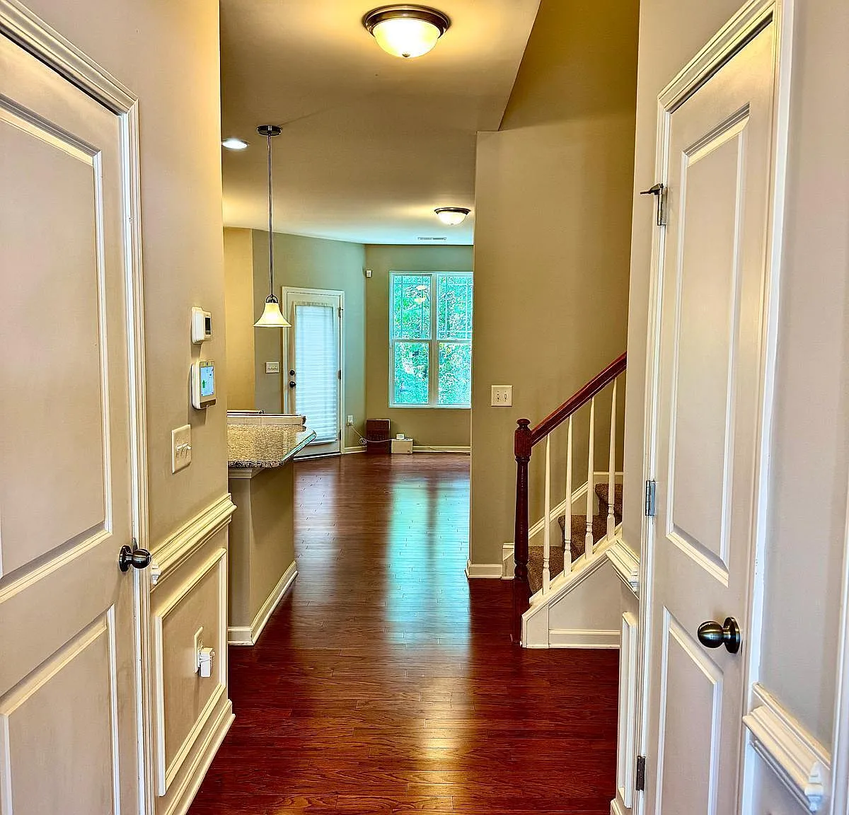 3 bed, 2.5 bath, 1650 sqft, $2,000 — Photo 2