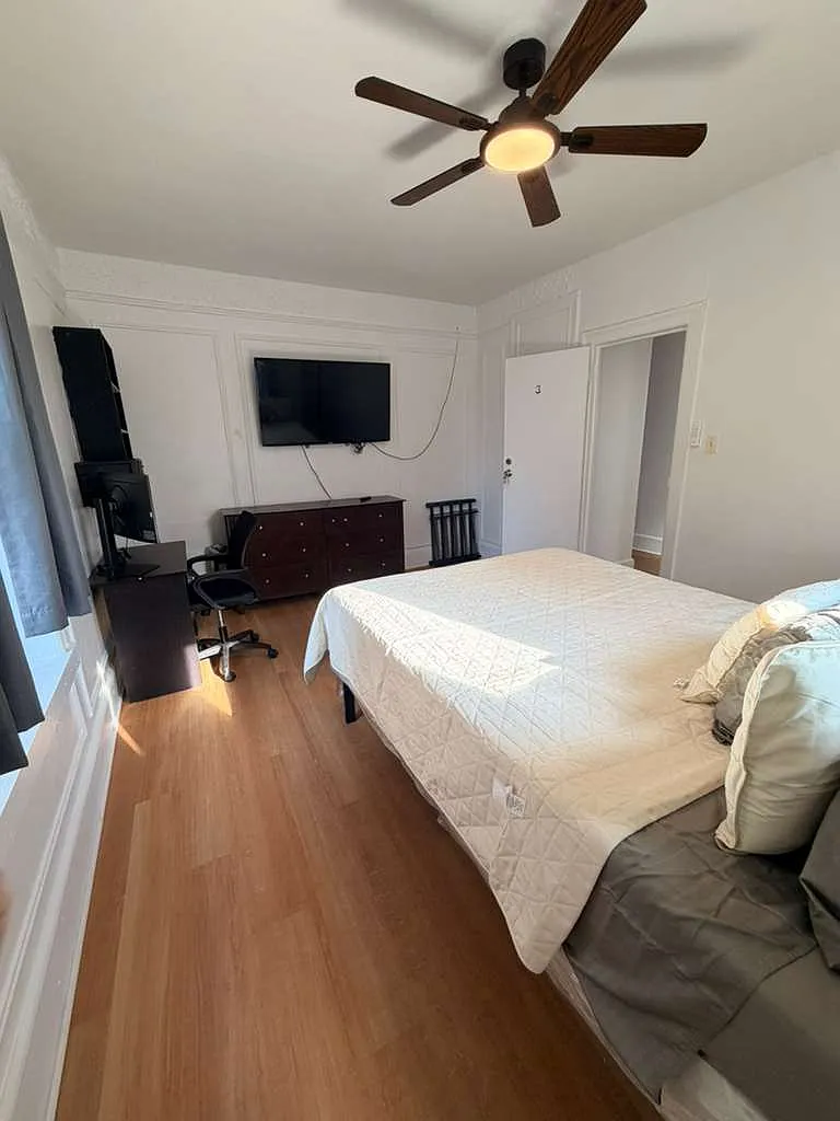 2 bed, $1,000 — Photo 1