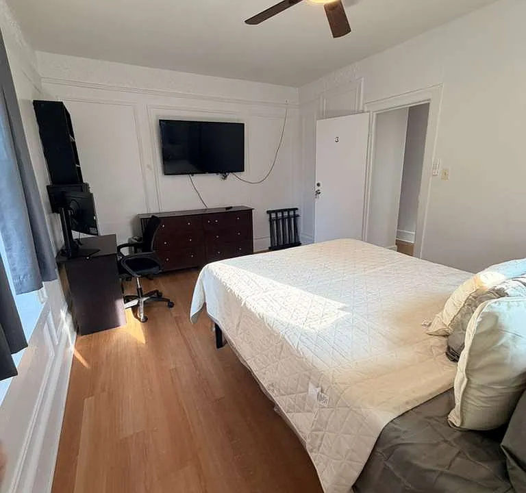 40 E 167th St