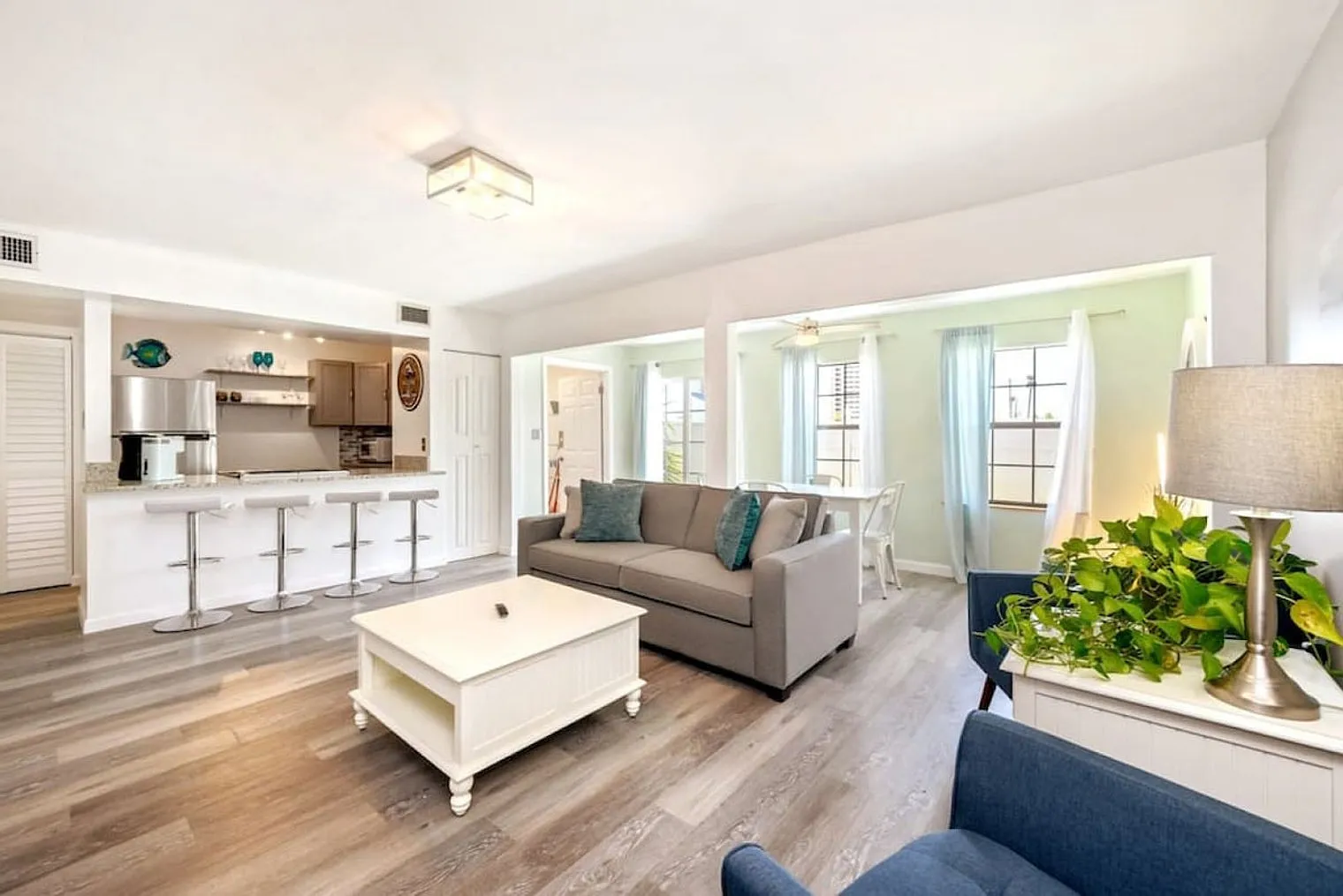 1 bed, 1.0 bath, 796 sqft, $4,335 — Photo 2
