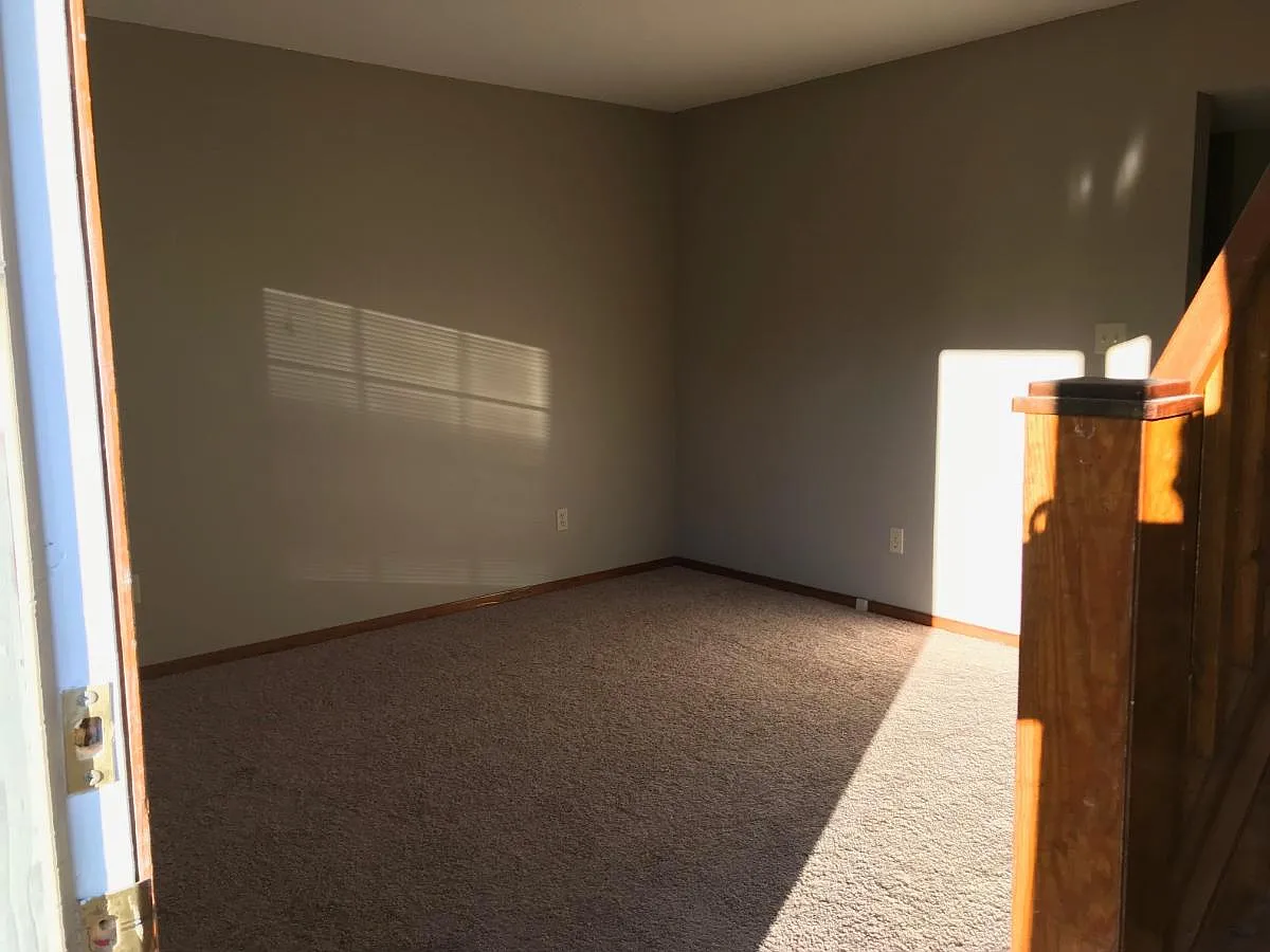 2 bed, 1.5 bath, 1015 sqft, $1,075 — Photo 3