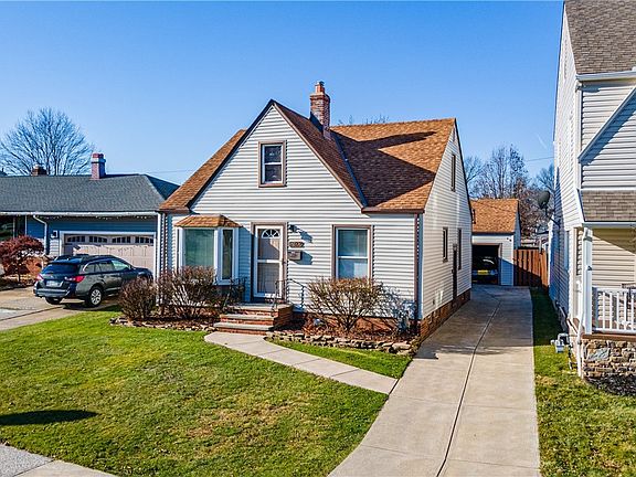 2nd image of 5922 Twin Lakes Dr