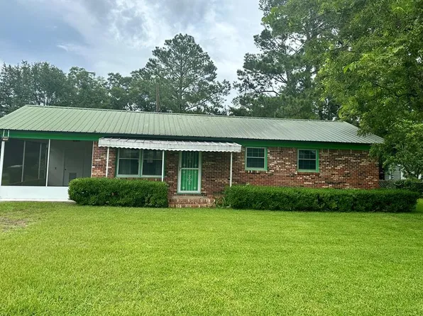 135 New St, Omega, GA 31775