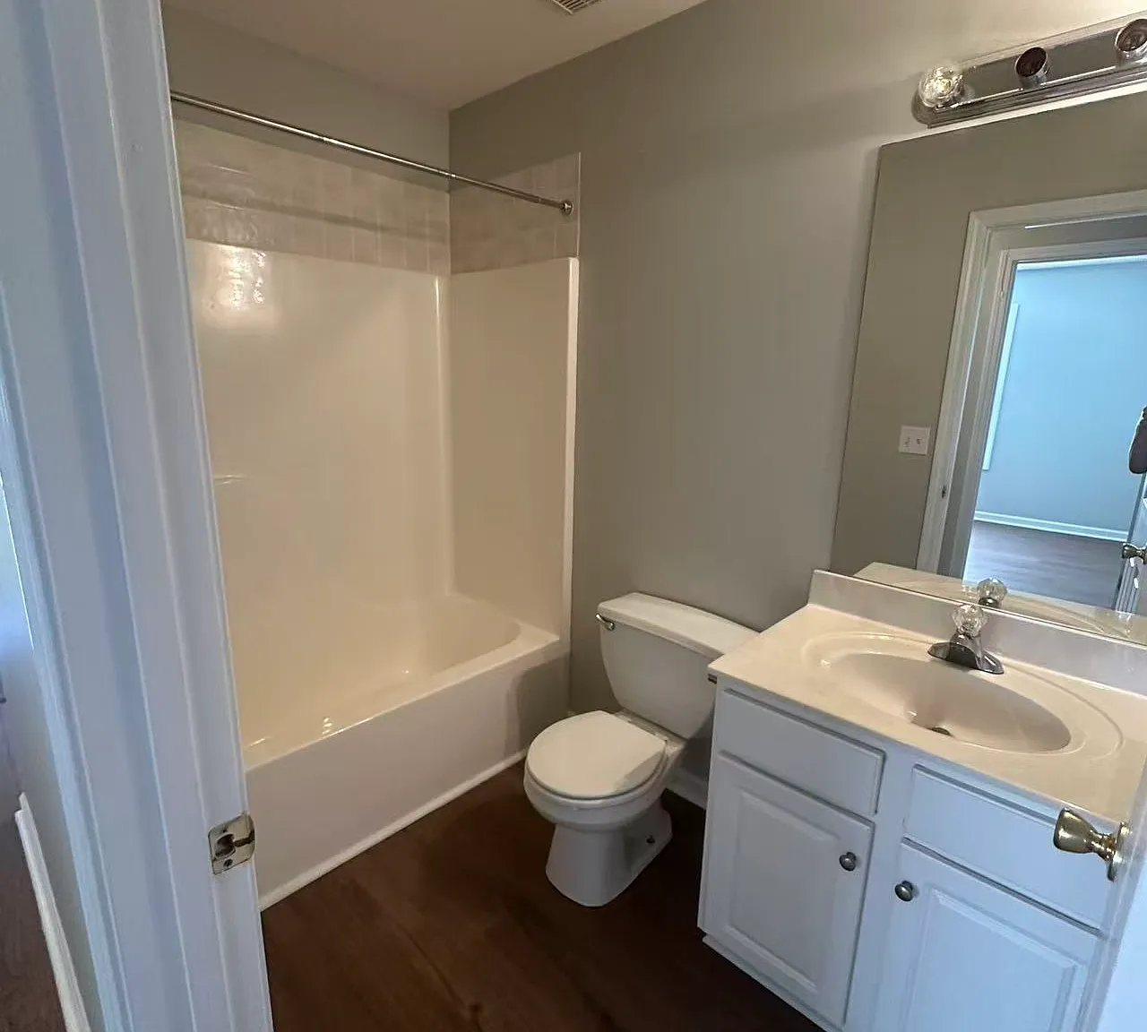 3 bed, 1205 sqft, $1,950 — Photo 4