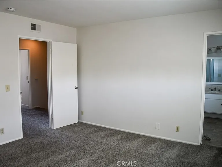 522 E Collins Ave — Photo 52