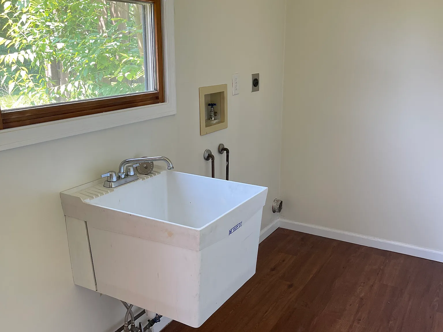 2 bed, 1000 sqft, $1,075 — Photo 3
