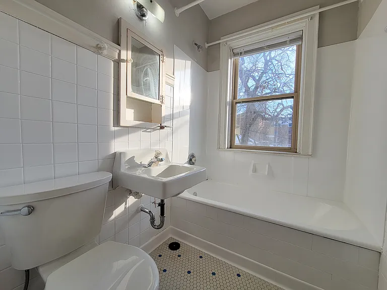 Raymond Apartments — Photo 12