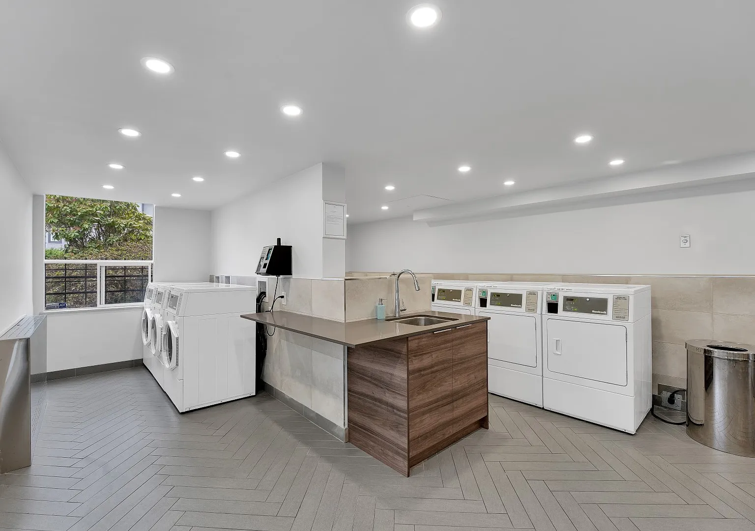 1005 Jervis Street — Photo 1
