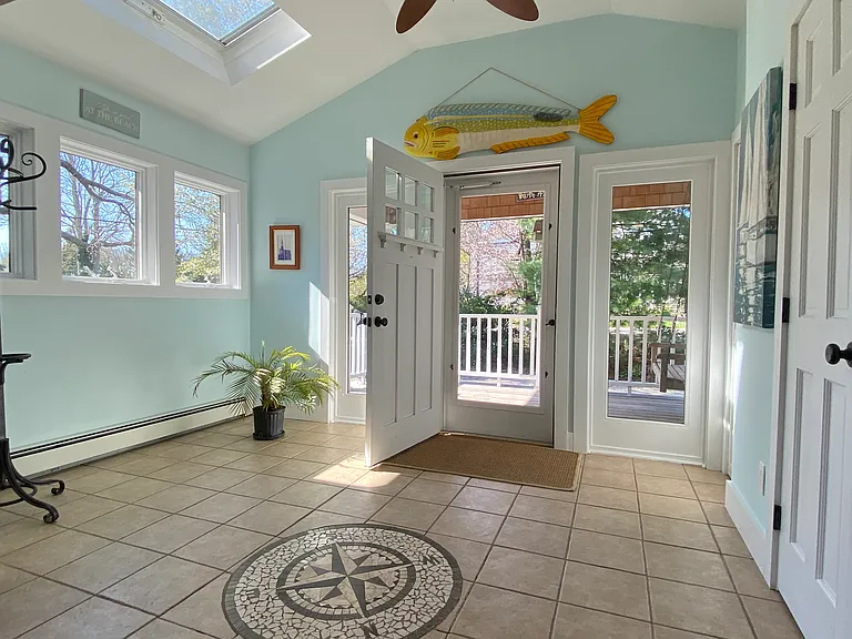 69 Accabonac Rd — Photo 2