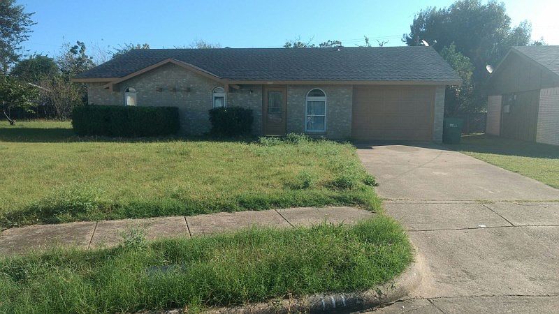 1st image of 111 Yorkshire Dr