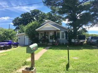 303 Ragland St, Graham, TX 76450
