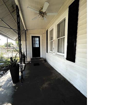 3rd image of 2703 W Houston St