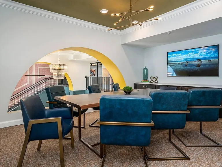 Skytop Apartments — Photo 19