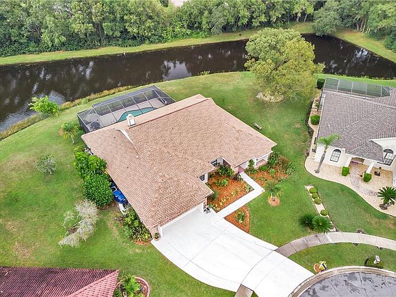 2nd image of 320 Hedgerow Ln