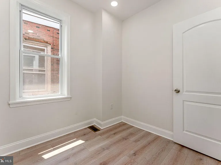 7 S 53rd St — Photo 19