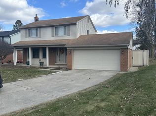 34627 Pinehurst Ct, Livonia, MI 48154