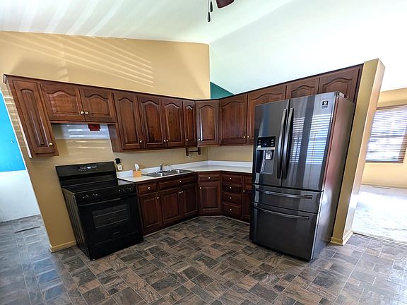 3rd image of 323 Sturbridge Rd