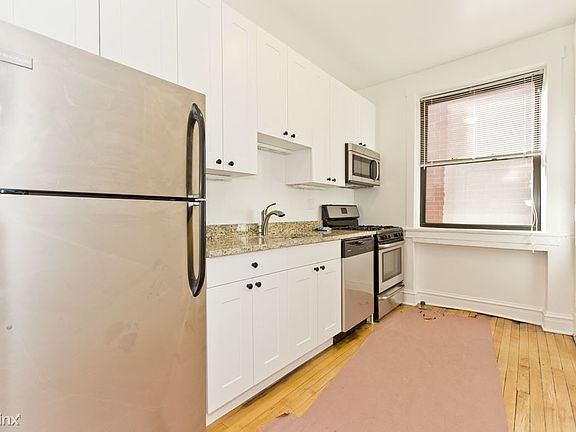 3rd image of 527-37 W Aldine Ave #537