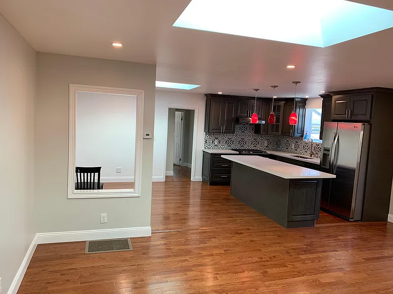 1615 Elm St — Photo 4