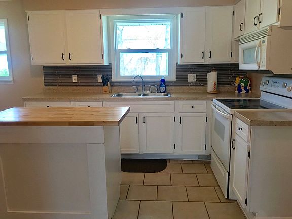 2nd image of 903 S 18th Pl