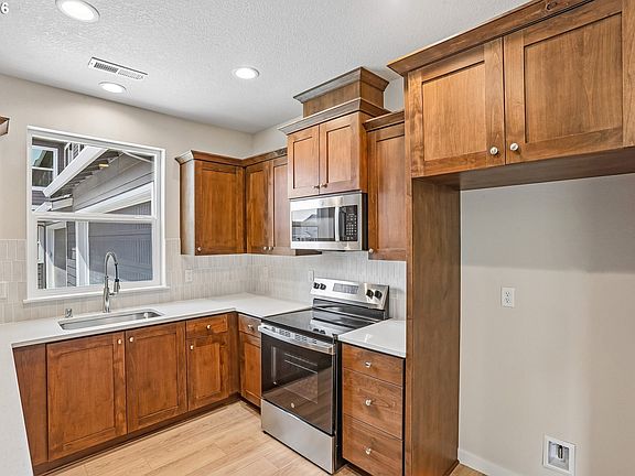 3rd image of 8641 NE 136th Ave