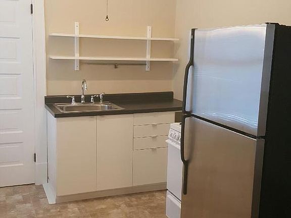 5th image of 439 Wheeler St N APT 1