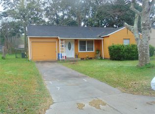237 Laurel St, Lake Jackson, TX 77566