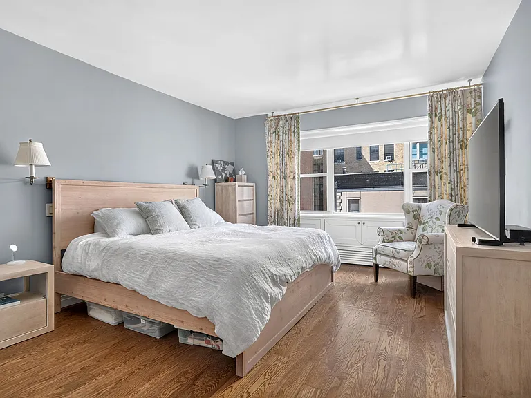 130 E 63rd St #6B — Photo 10