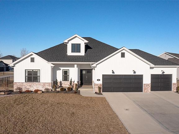3rd image of 540 Flagstone Pass Dr