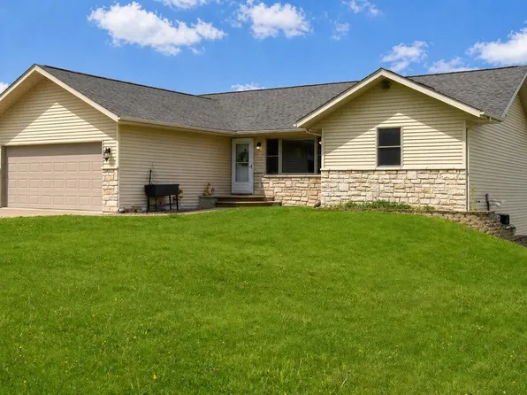 201 Cody Dr, Beaver Dam, WI 53916