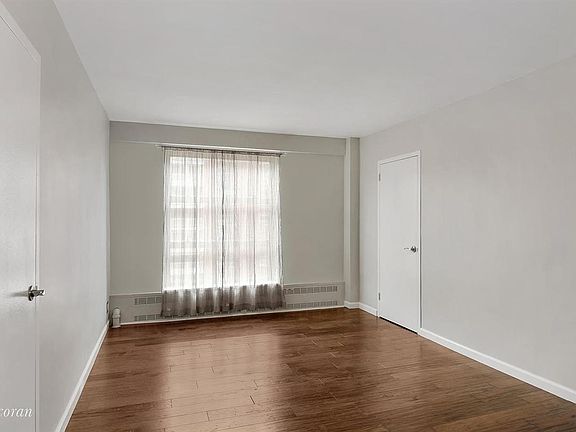 5th image of 80 La Salle St APT 15D