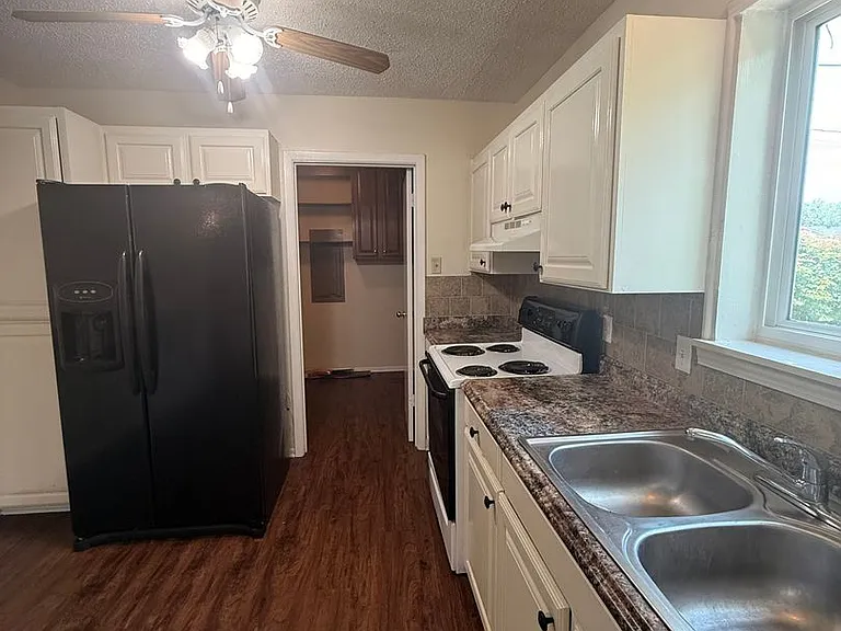 3979 Stuart Ave — Photo 6