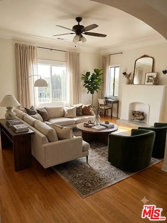 3 bed, 2.0 bath, 1800 sqft, $4,500 — Photo 2