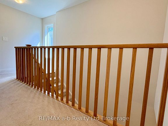 5th image of 210 Middleton St