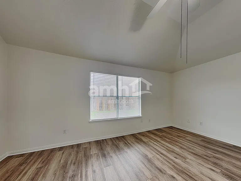2518 Halstead Dr — Photo 11